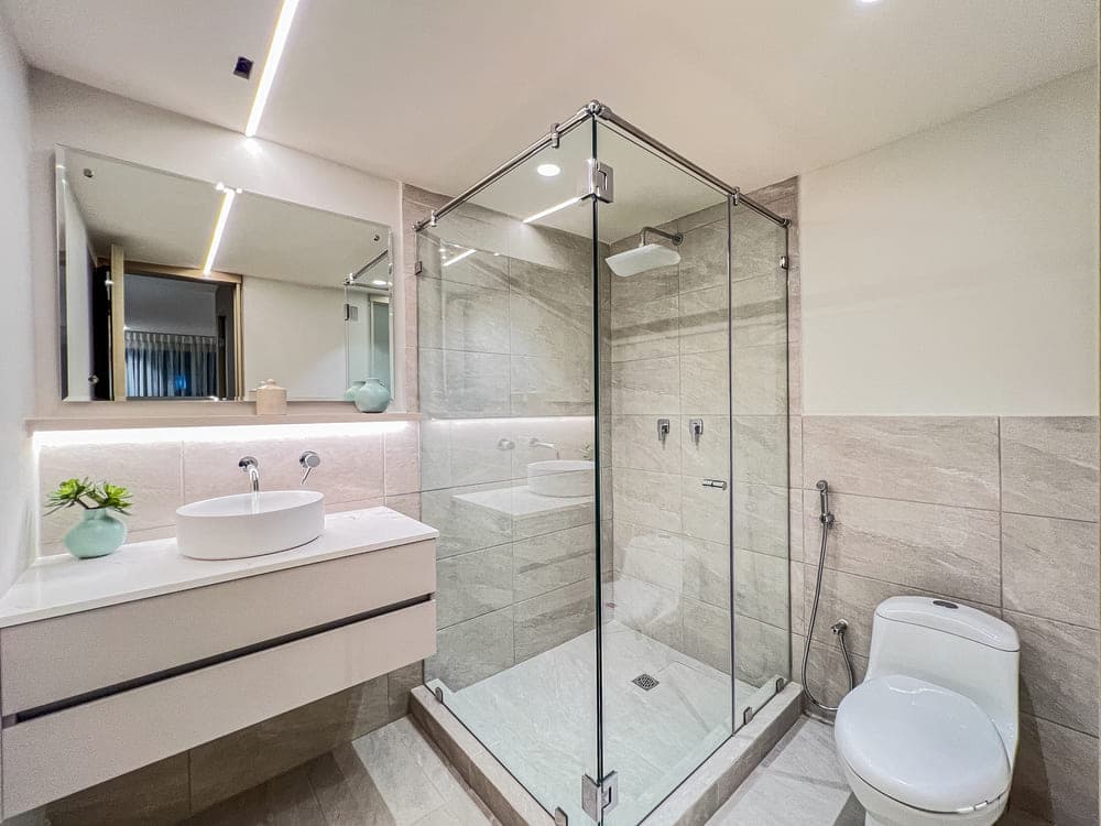 Bathroom with glass shower in an Armonía model apartment
