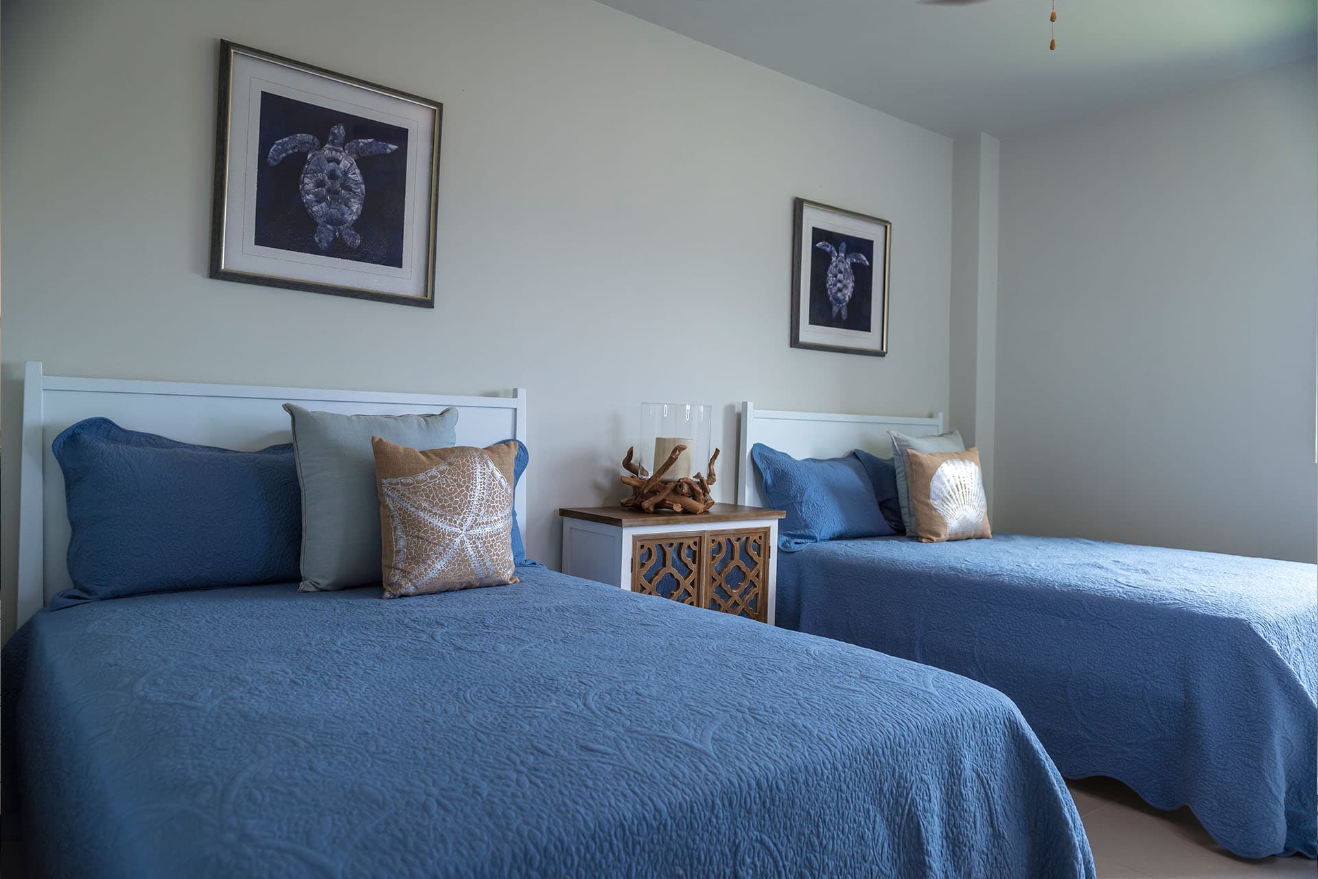 Guest bedroom with twin beds in a Luceros townhouse