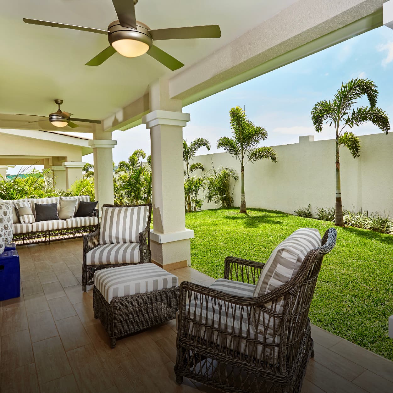 Covered back terrace facing the garden of a Bosques del Pacifico home