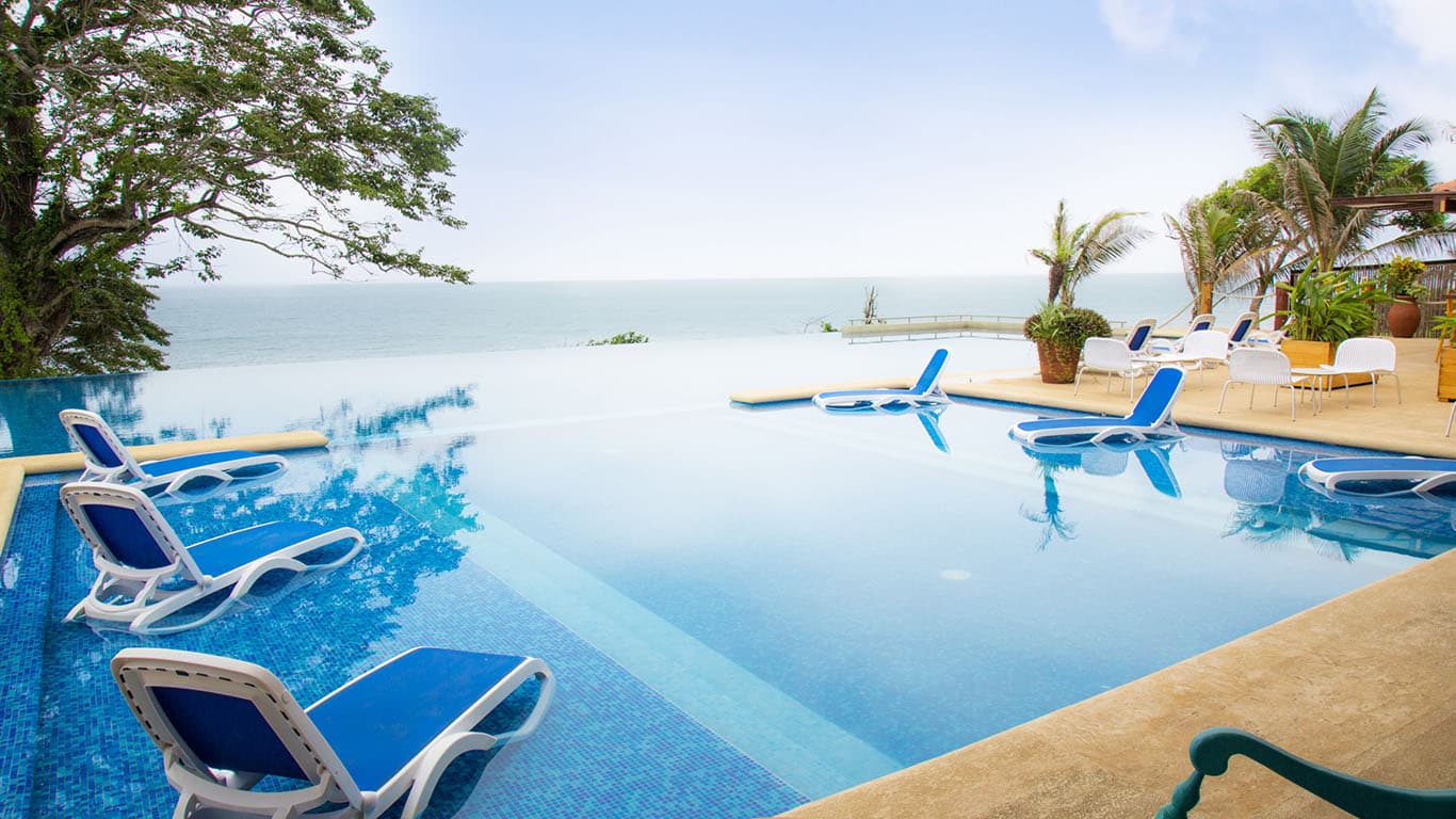 Infinity pool overlooking the Pacific at the Andromeda Beach Club