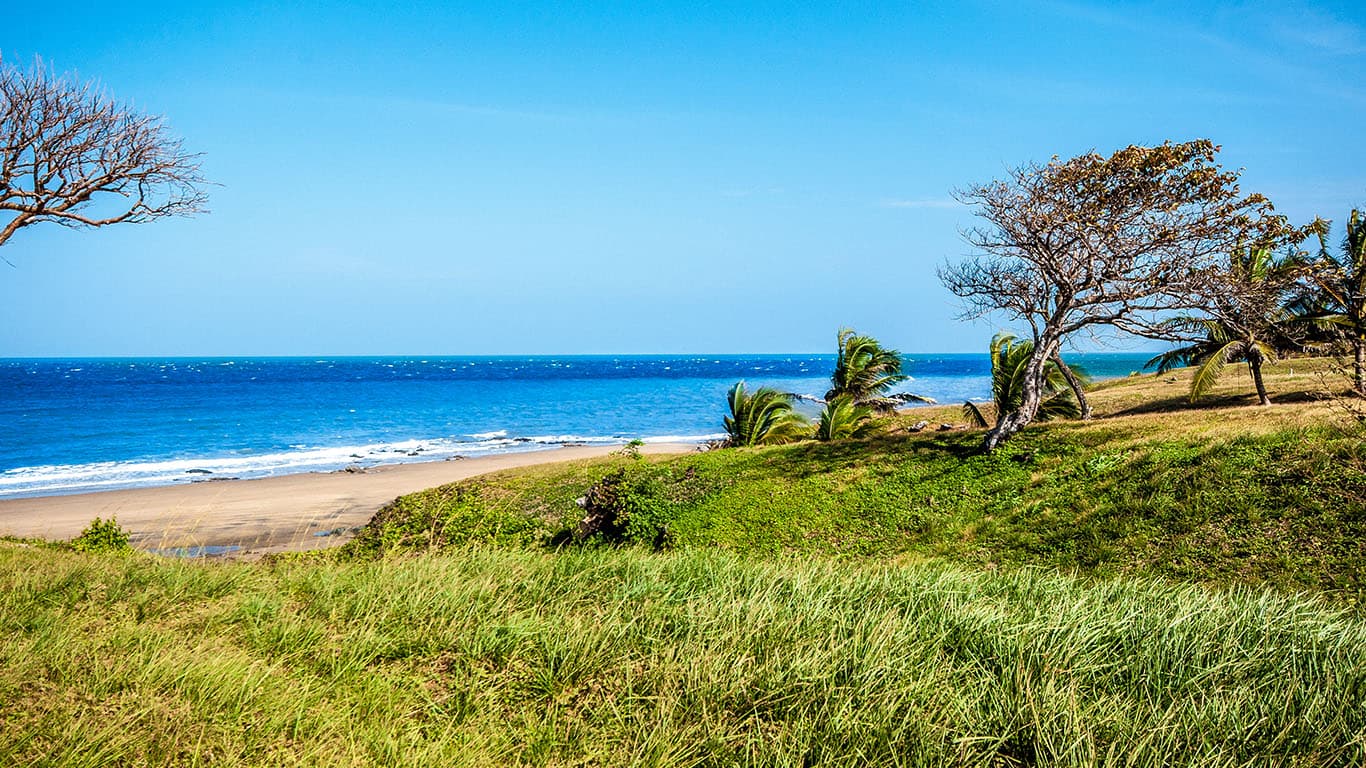 Beach and coastal bluff at Andromeda near Pedasi