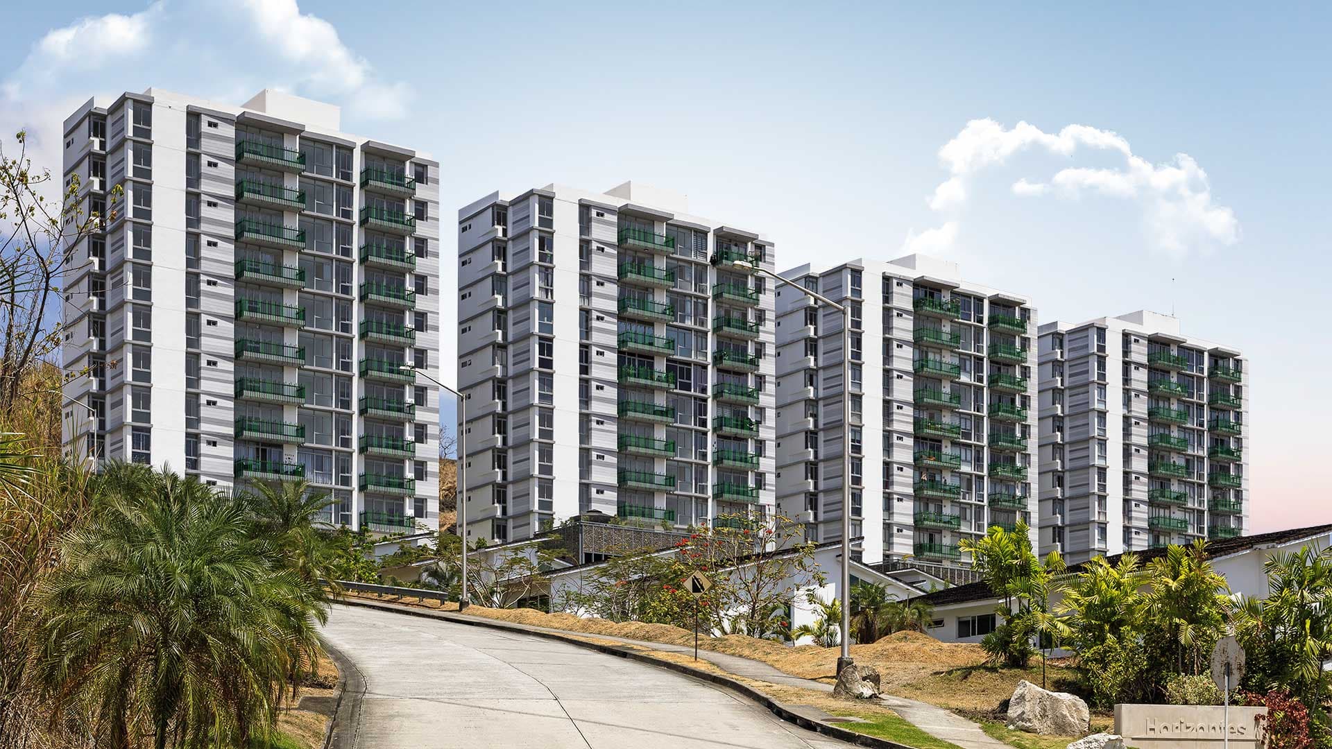 The four residential towers of 4 Horizontes on the hillside in Altos de Panama