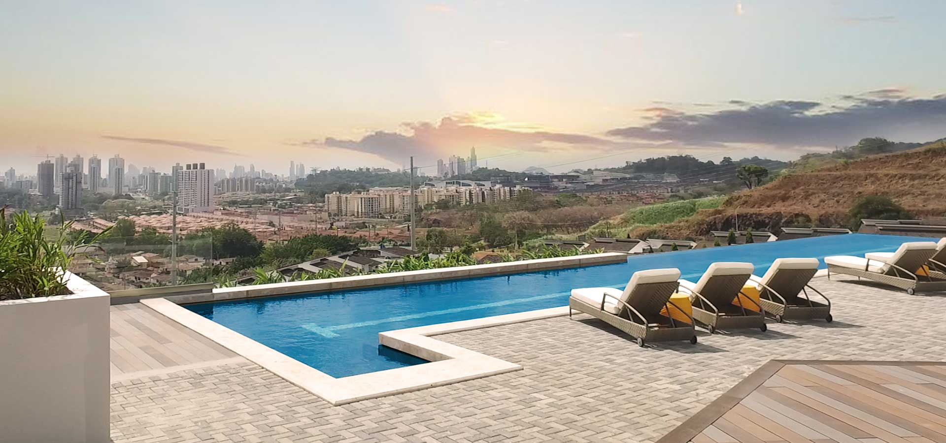 Infinity lap pool with loungers overlooking the Panama City skyline at 4 Horizontes
