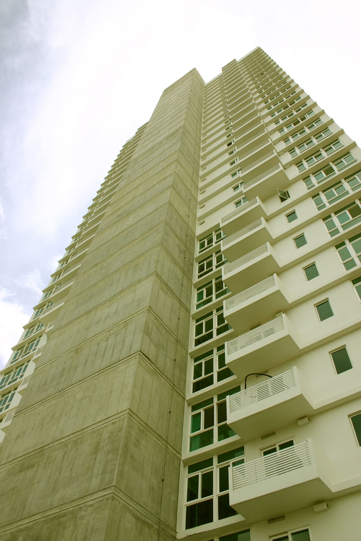 PH Pradera residential tower seen from street level