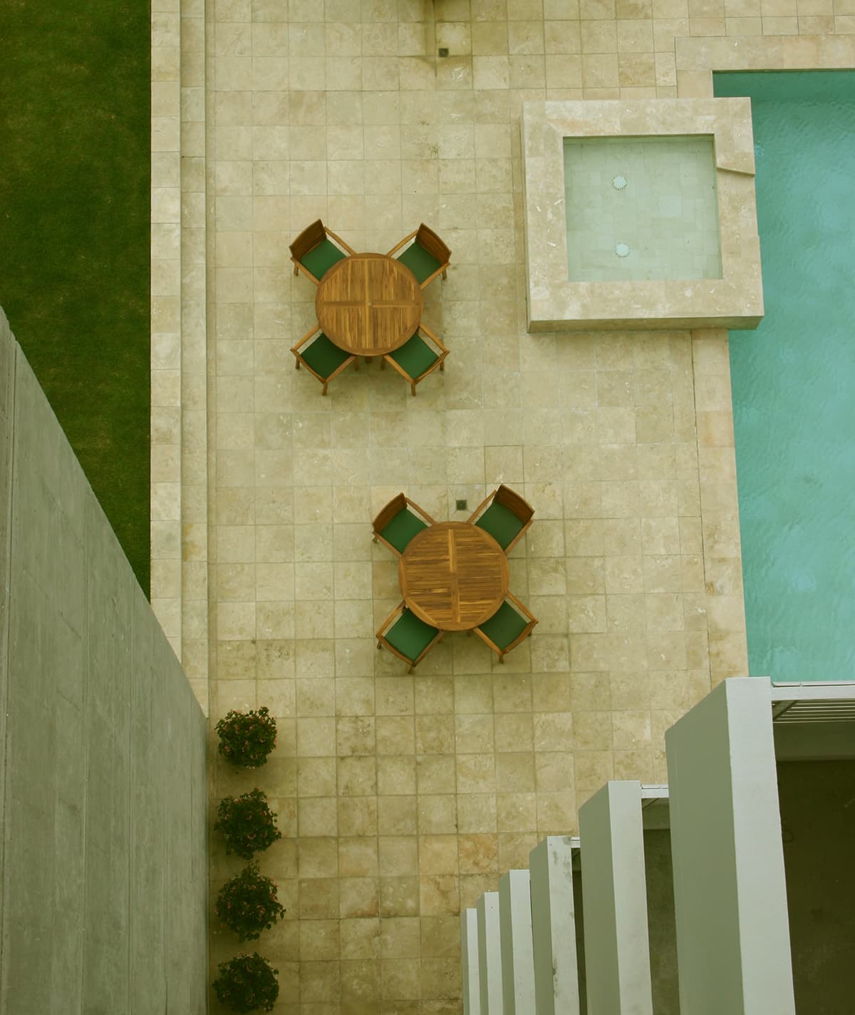 Top-down view of the PH Pradera pool terrace