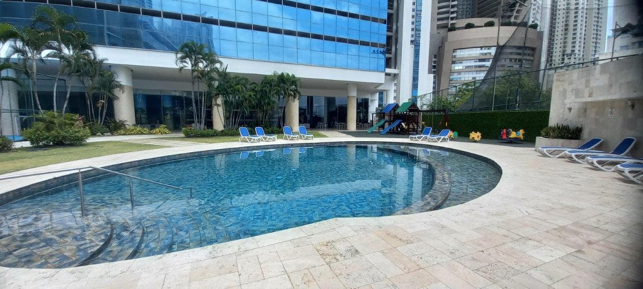 Photograph of the Aqualina swimming pool and garden deck at the foot of the tower, Punta Pacifica