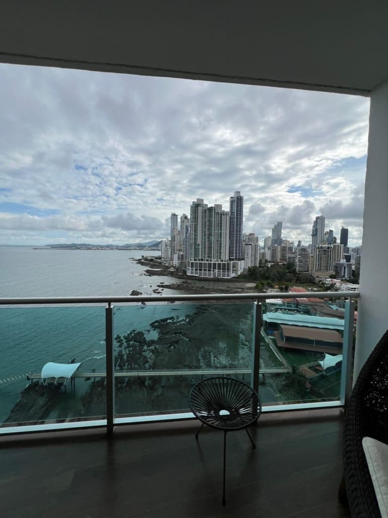 Photograph of the Punta Paitilla skyline and the bay seen from an Aquamare balcony
