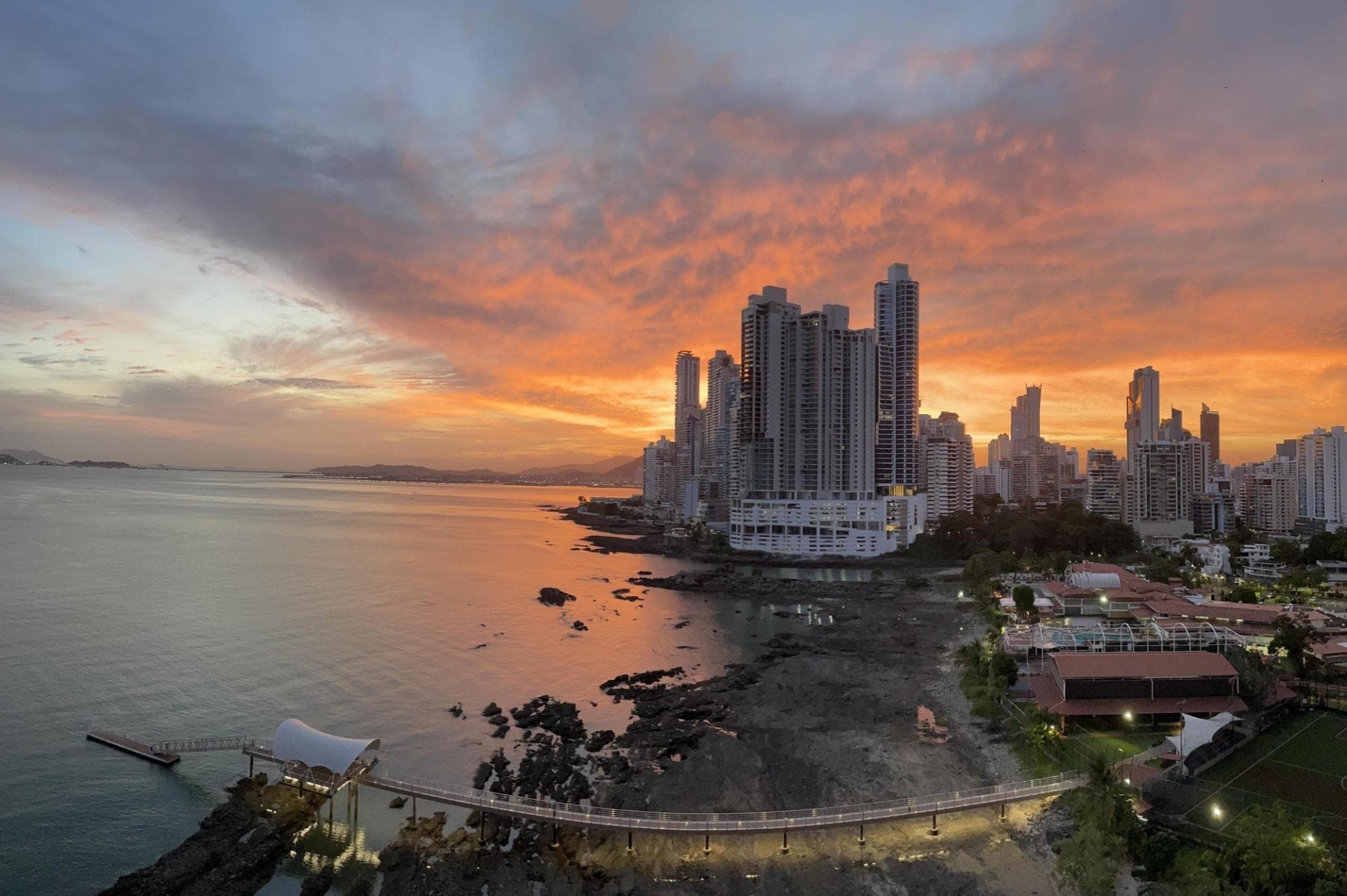 Photograph of the Bay of Panama and Punta Paitilla at sunset from the Aquamare tower