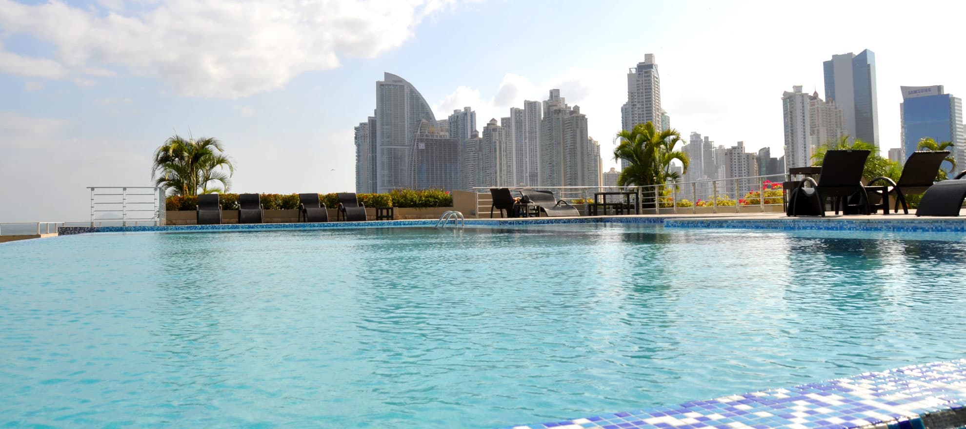 Torres Terrasol swimming pool with the Punta Pacifica skyline behind