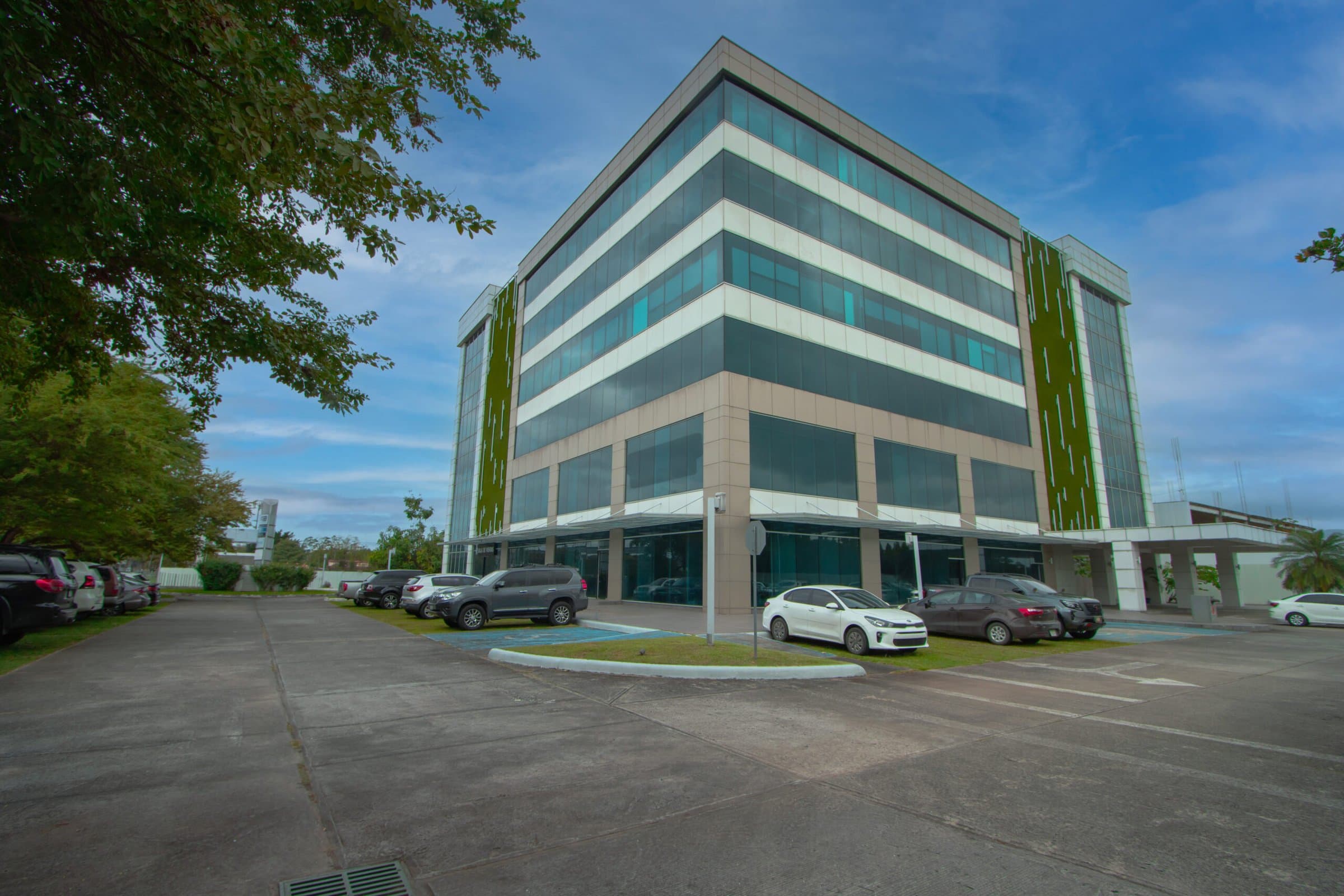 Global Business Terminal office building and parking on Avenida Domingo Díaz