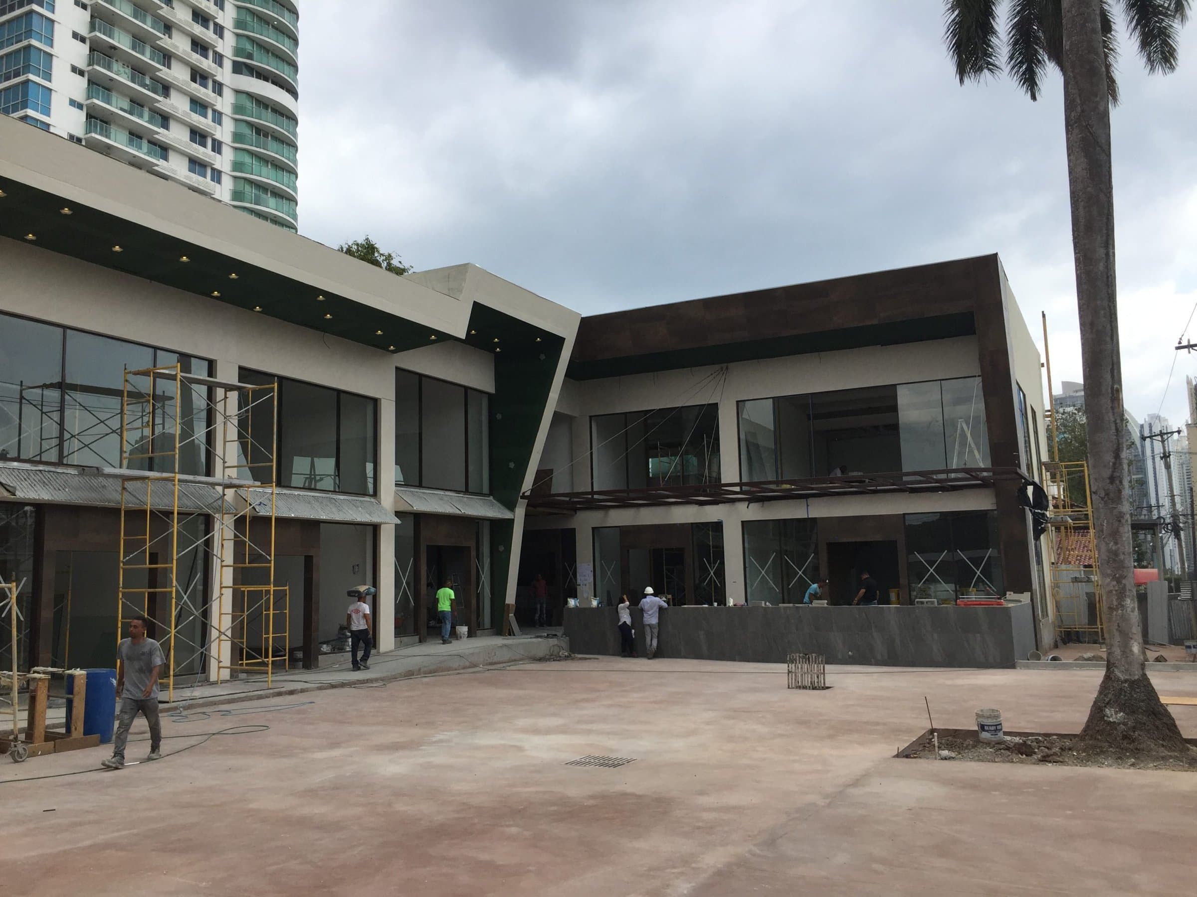 Daytime view of the two-level Plaza Corner 68 commercial building and its forecourt, San Francisco, Panama City