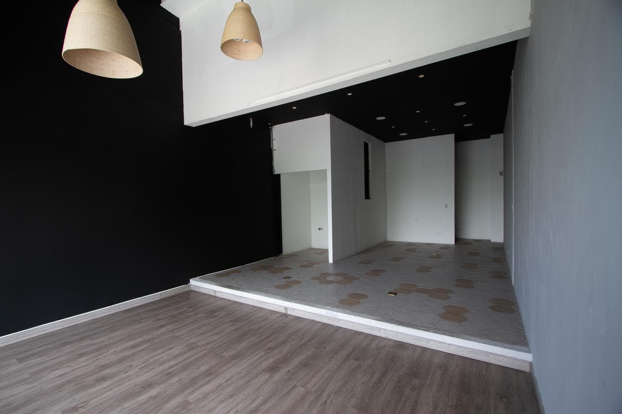 Empty commercial unit with hexagon-tile floor and wood-look flooring at SF 69 Plaza, San Francisco, Panama City