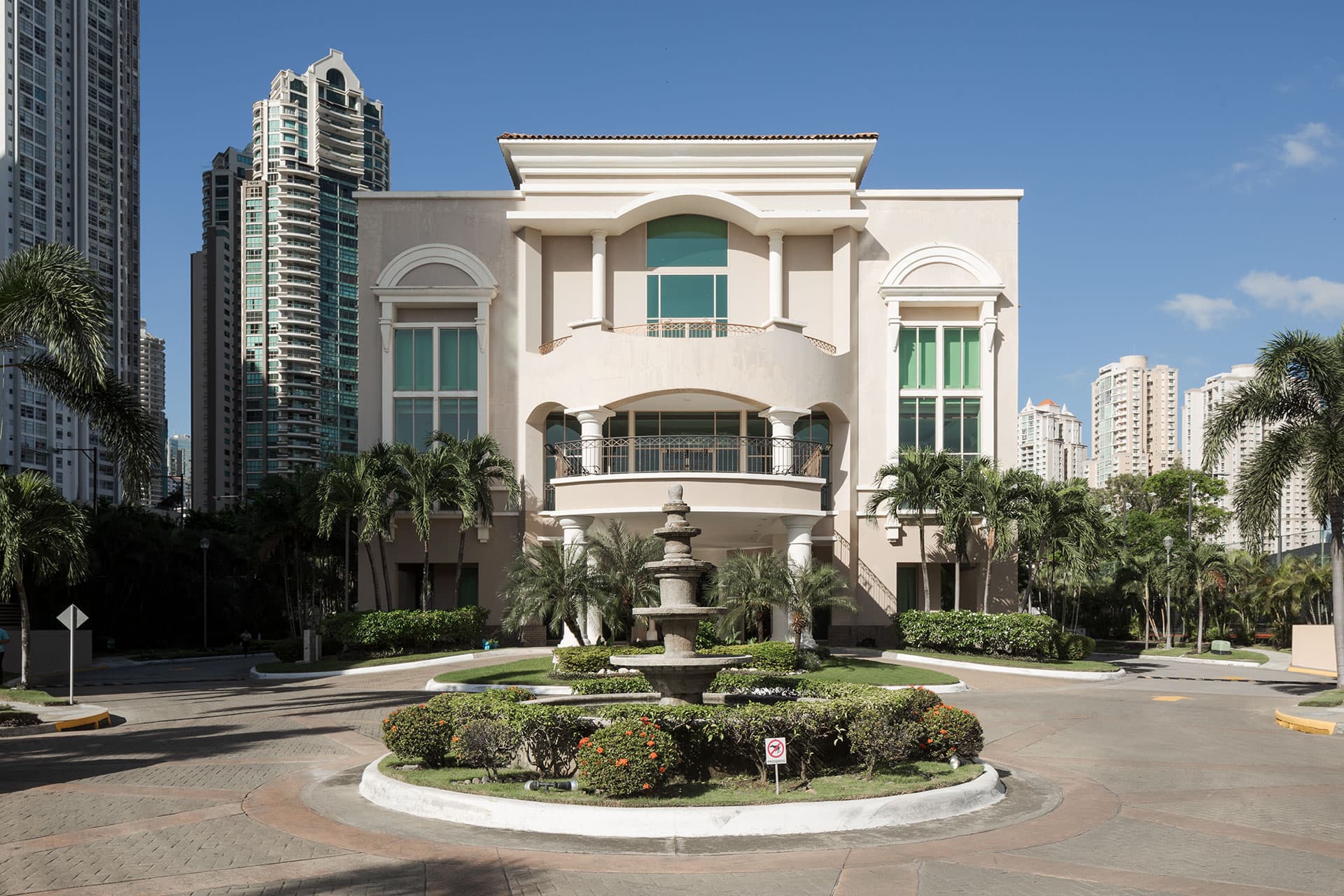 Clubhouse with fountain roundabout inside the Pacific Point urbanization