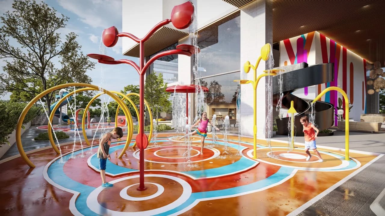 Splash park with sculptural water features at Galería Towers