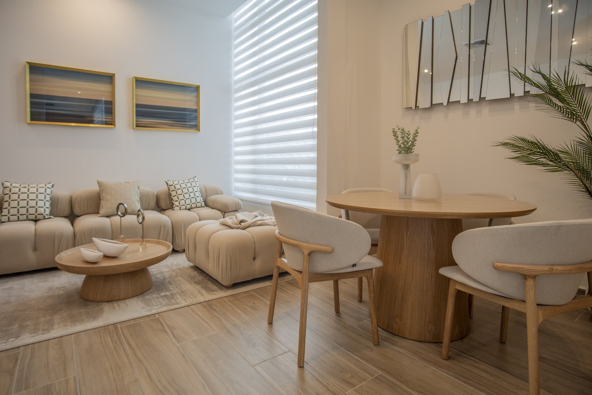 Living and dining area in a King's Park Torre 600 apartment