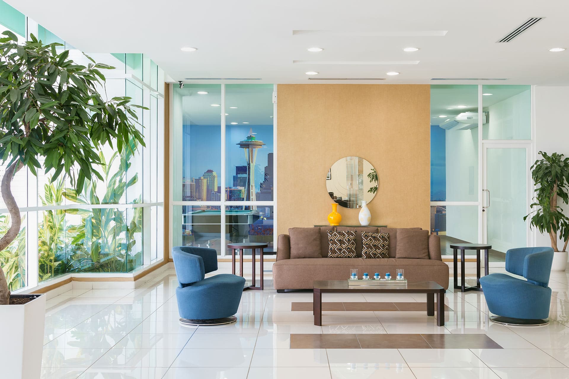 Lobby lounge with blue armchairs at King's Park