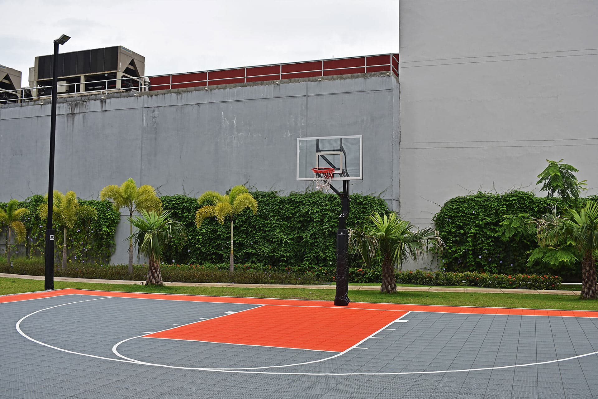 Outdoor basketball court at King's Park