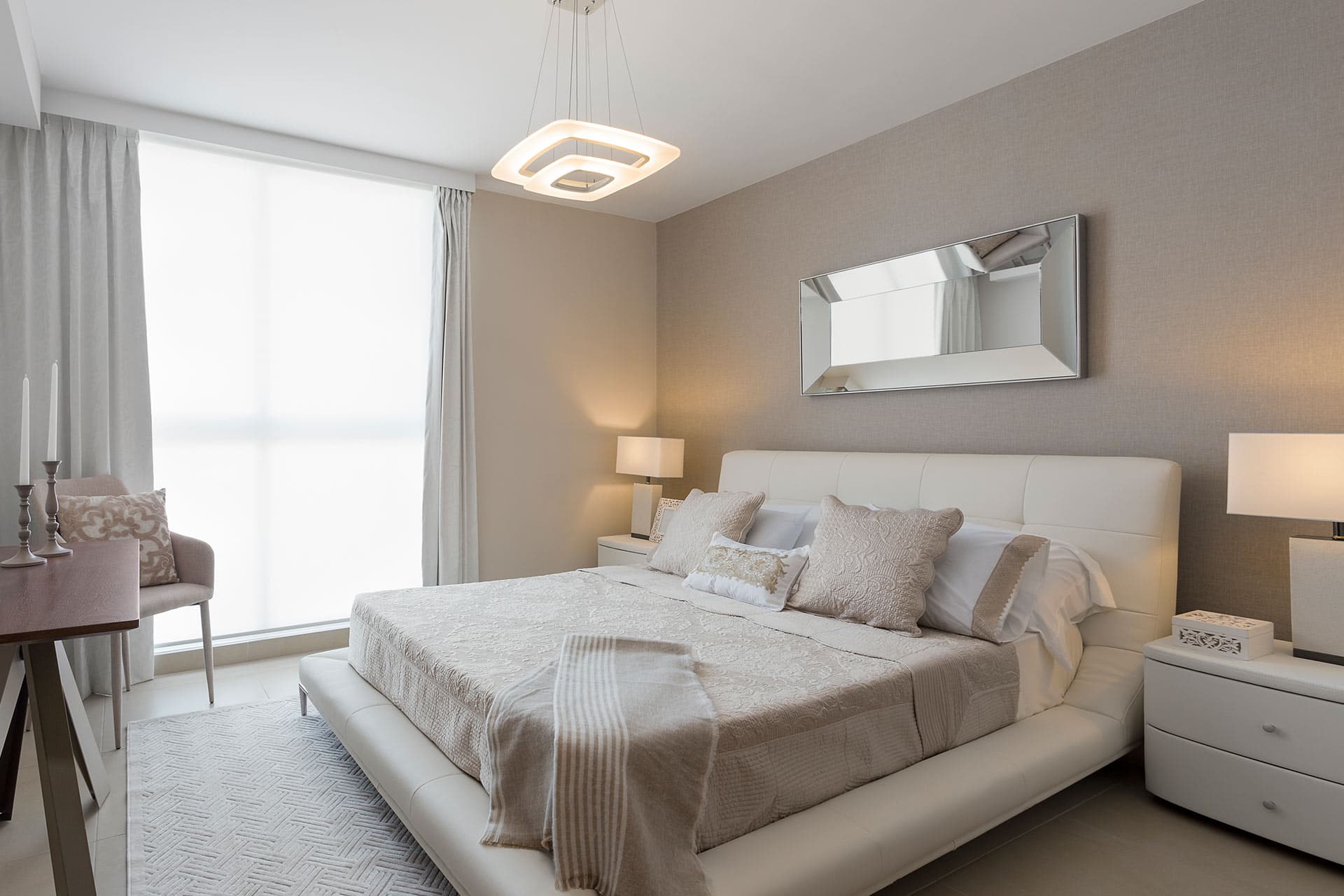 Bedroom with upholstered headboard in a King's Park Torre 500 apartment