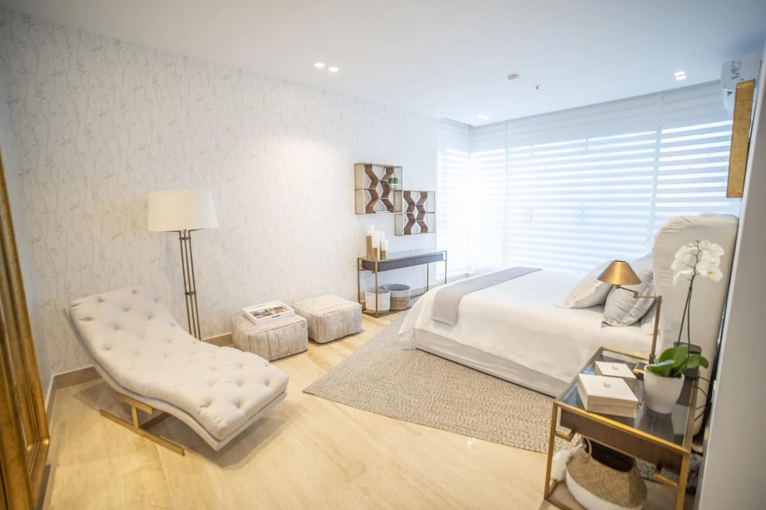 Primary bedroom with chaise longue in a Solana apartment