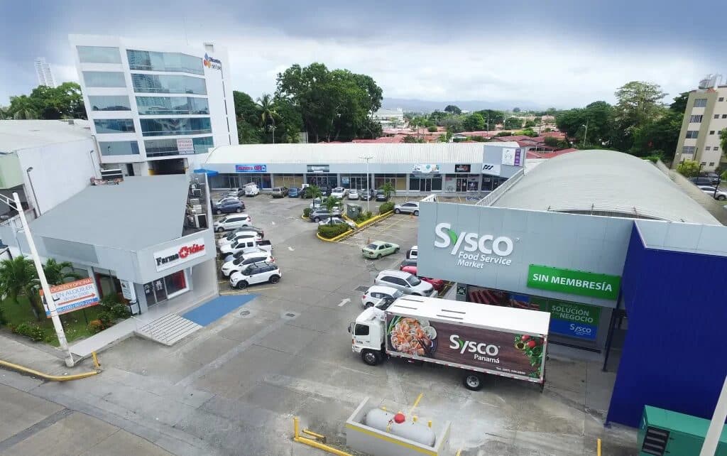 Aerial view of the Centro del Este plaza with storefronts and parking in Costa del Este
