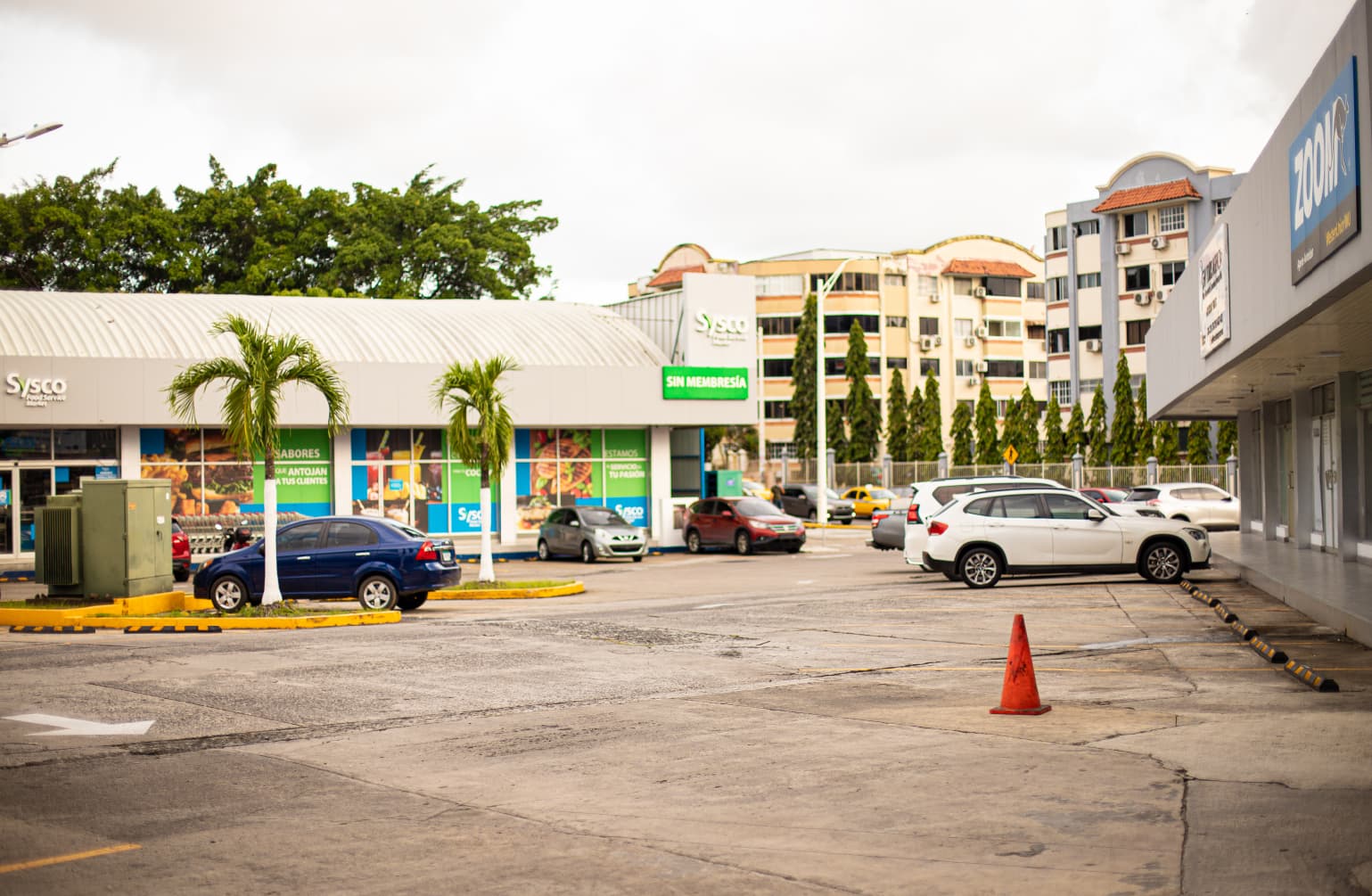 Centro del Este shopping strip and parking seen from the plaza entrance