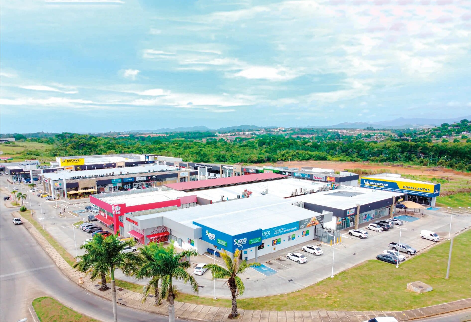 Aerial view of Uniplaza Costa Verde shopping plaza and parking in La Chorrera