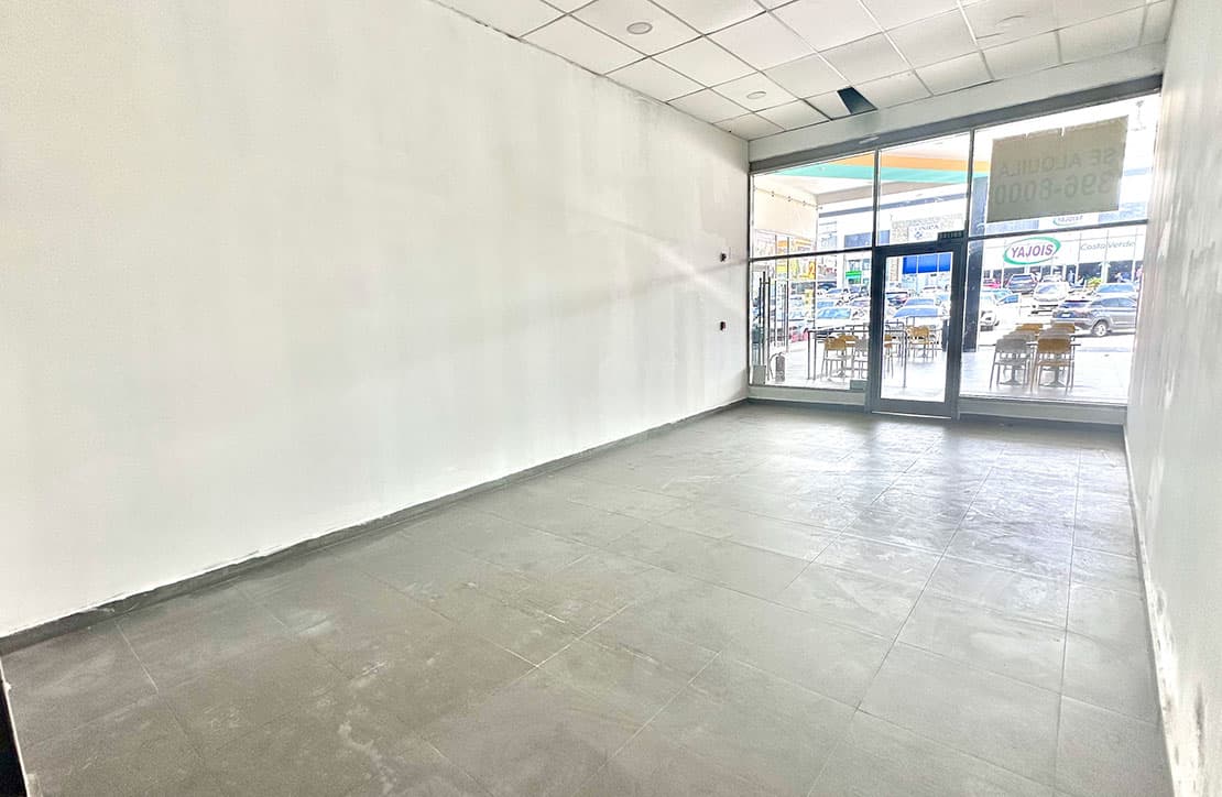 Empty commercial unit with glass storefront at Uniplaza Costa Verde