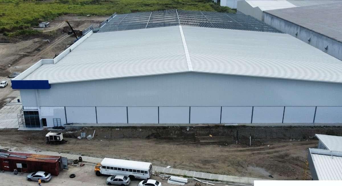 Aerial view of the warehouse roof and service yard at Parque Logístico Cocosolito, Colón