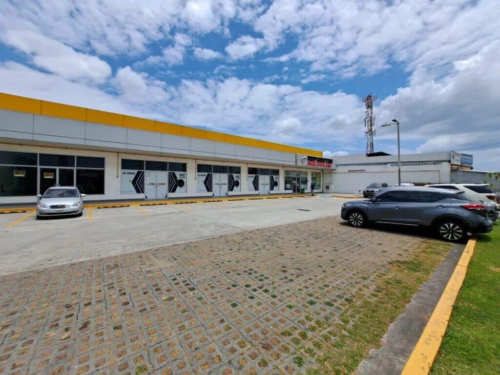 Row of Silver Plaza's double-height retail units along the parking lot in Las Mañanitas