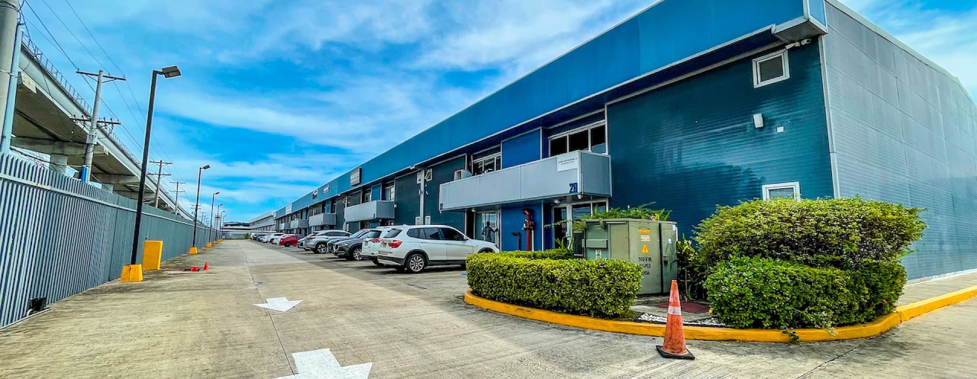 Row of warehouse-office units with mezzanine offices at Tocumen Office Storage