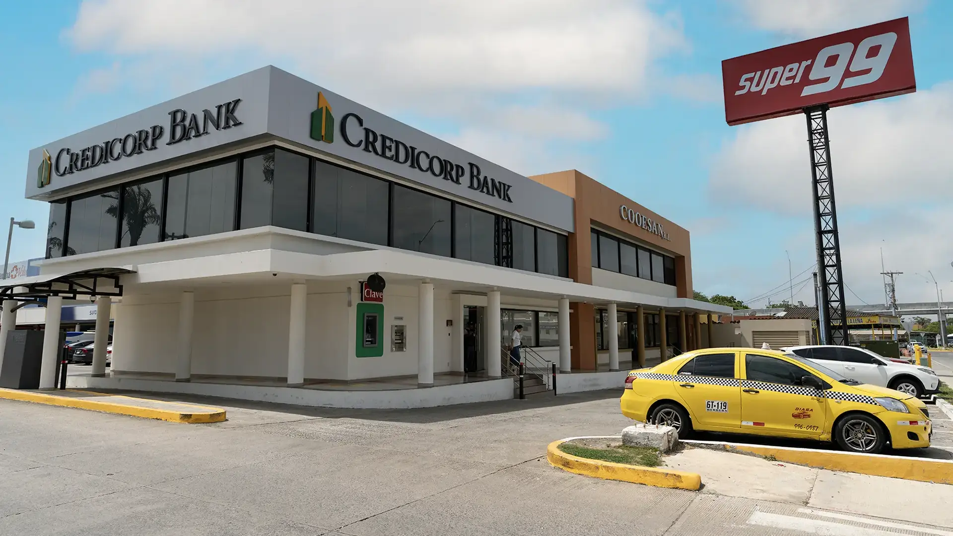 Bank branch building on the Plaza Azuero grounds