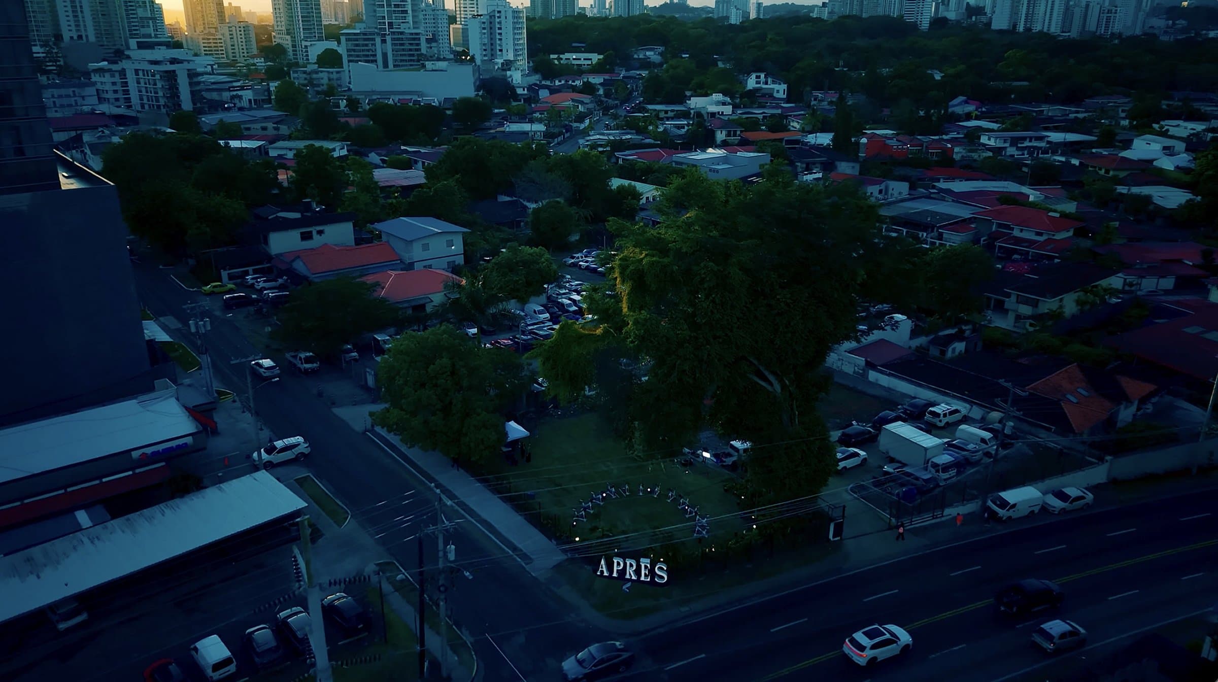 Aerial view of the Après site in Coco del Mar at dusk