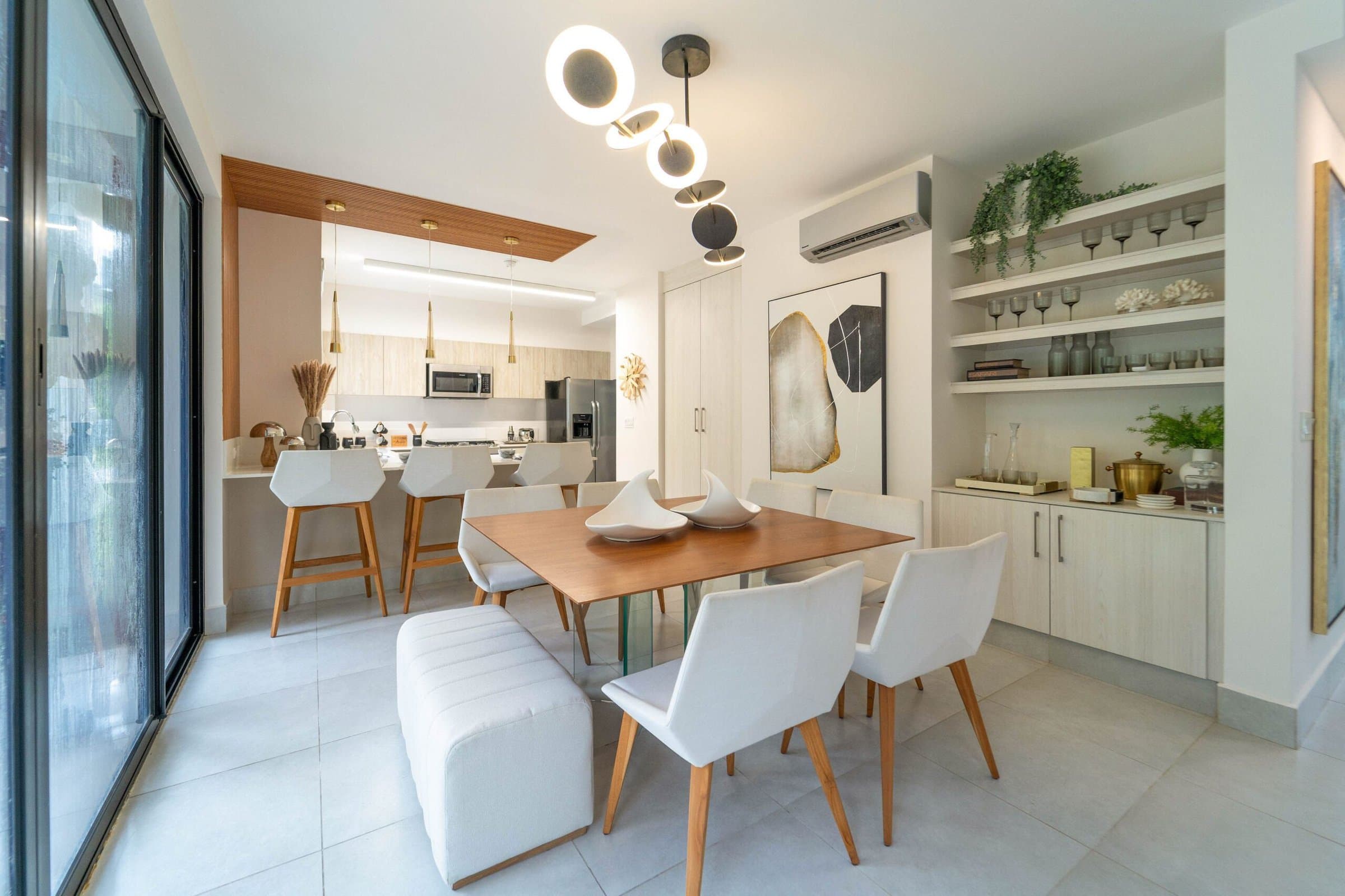 Riverwalk Villas dining area and kitchen with white chairs