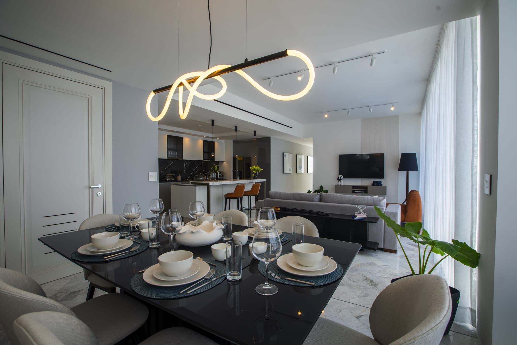 Wanders & Yoo apartment dining area with sculptural pendant lamp