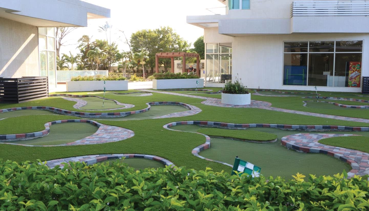 Mini golf course in the gardens of Bahia, Nueva Gorgona