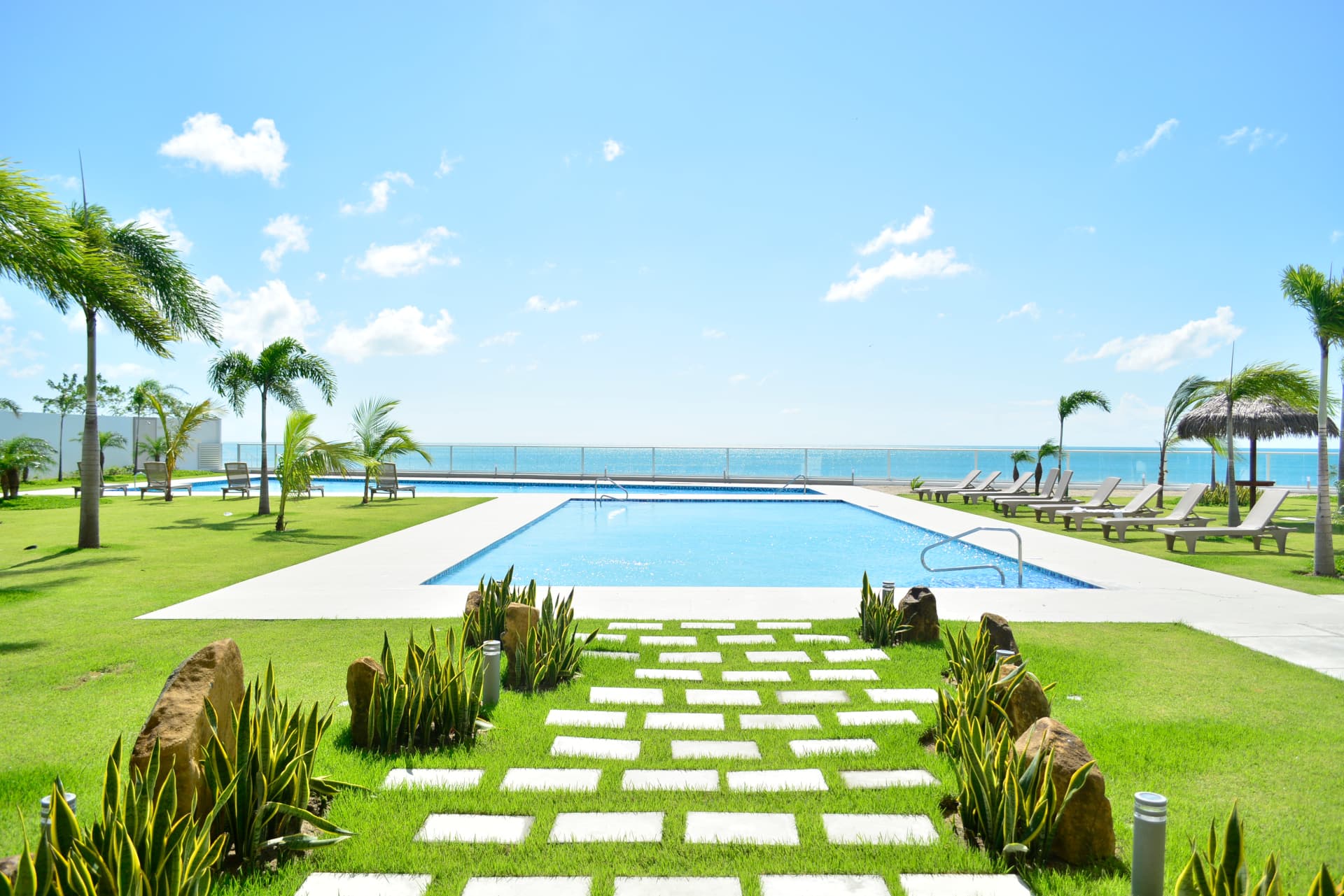 Oceanfront lawn and swimming pool at Royal Palm Gorgona
