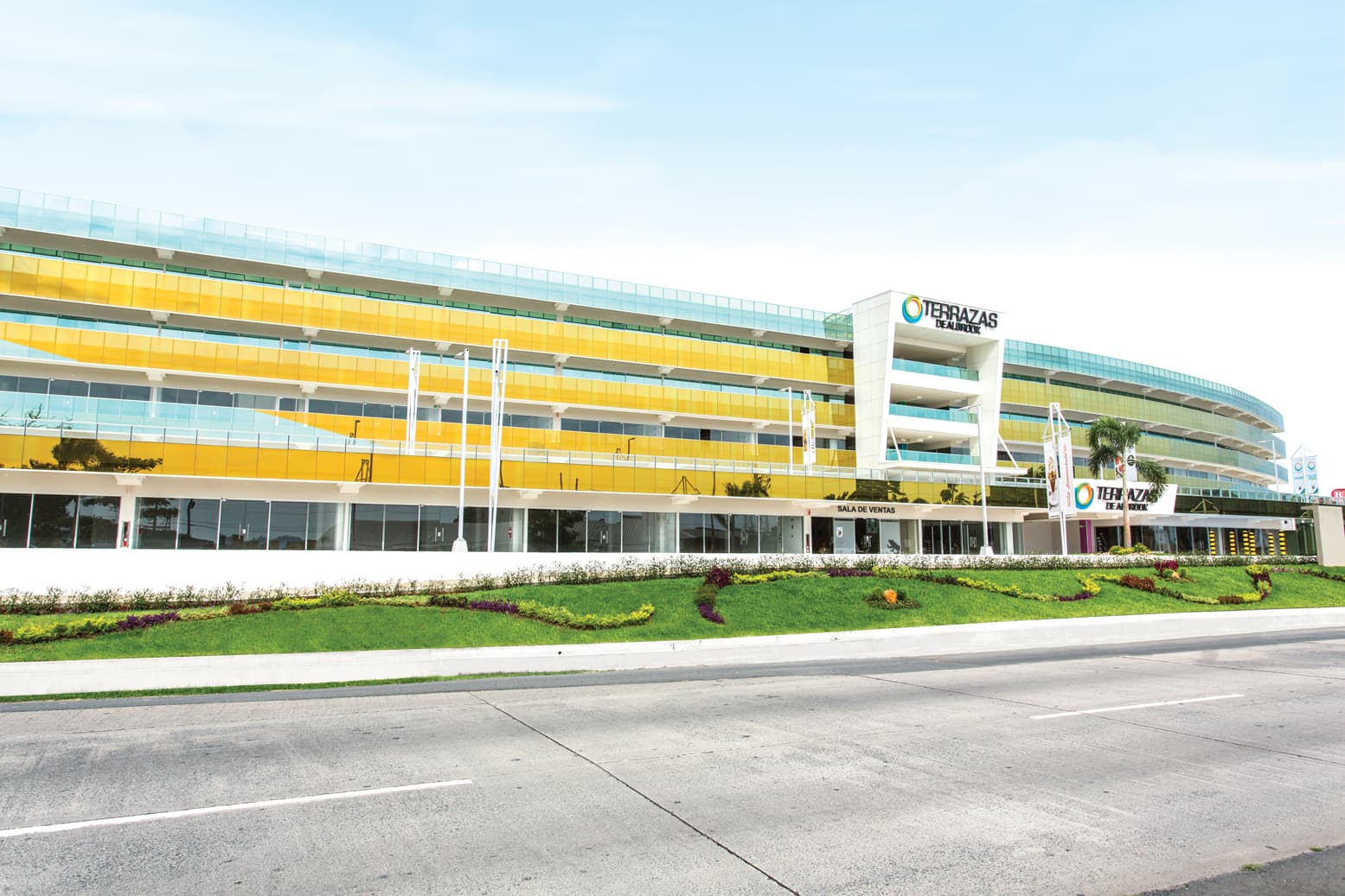 Terrazas de Albrook along Avenida Omar Torrijos Herrera