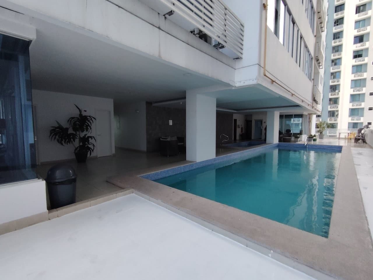 Swimming pool on the amenity deck of PH WaterView, San Francisco, Panama City