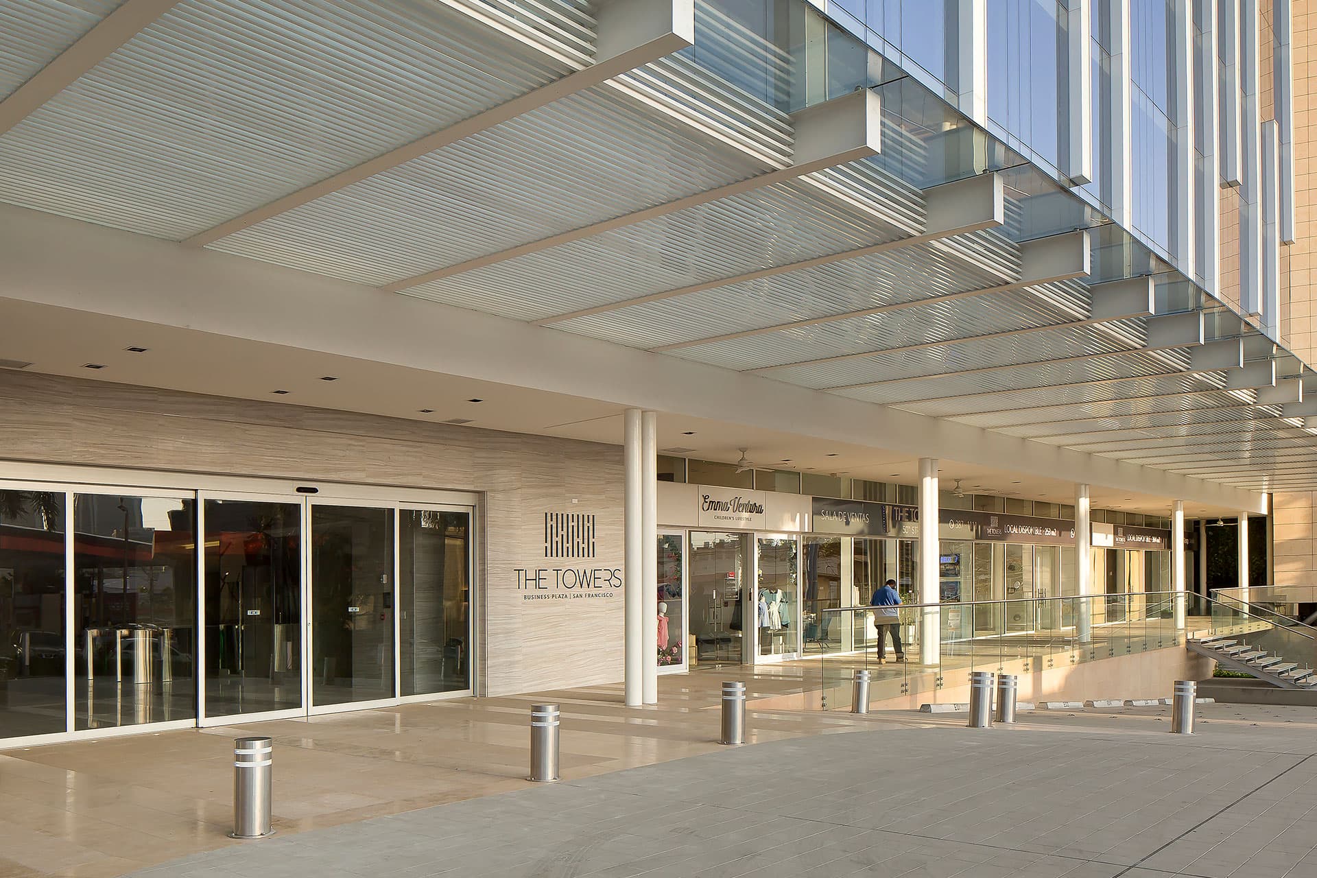 Covered entrance and retail arcade at The Towers Business Plaza