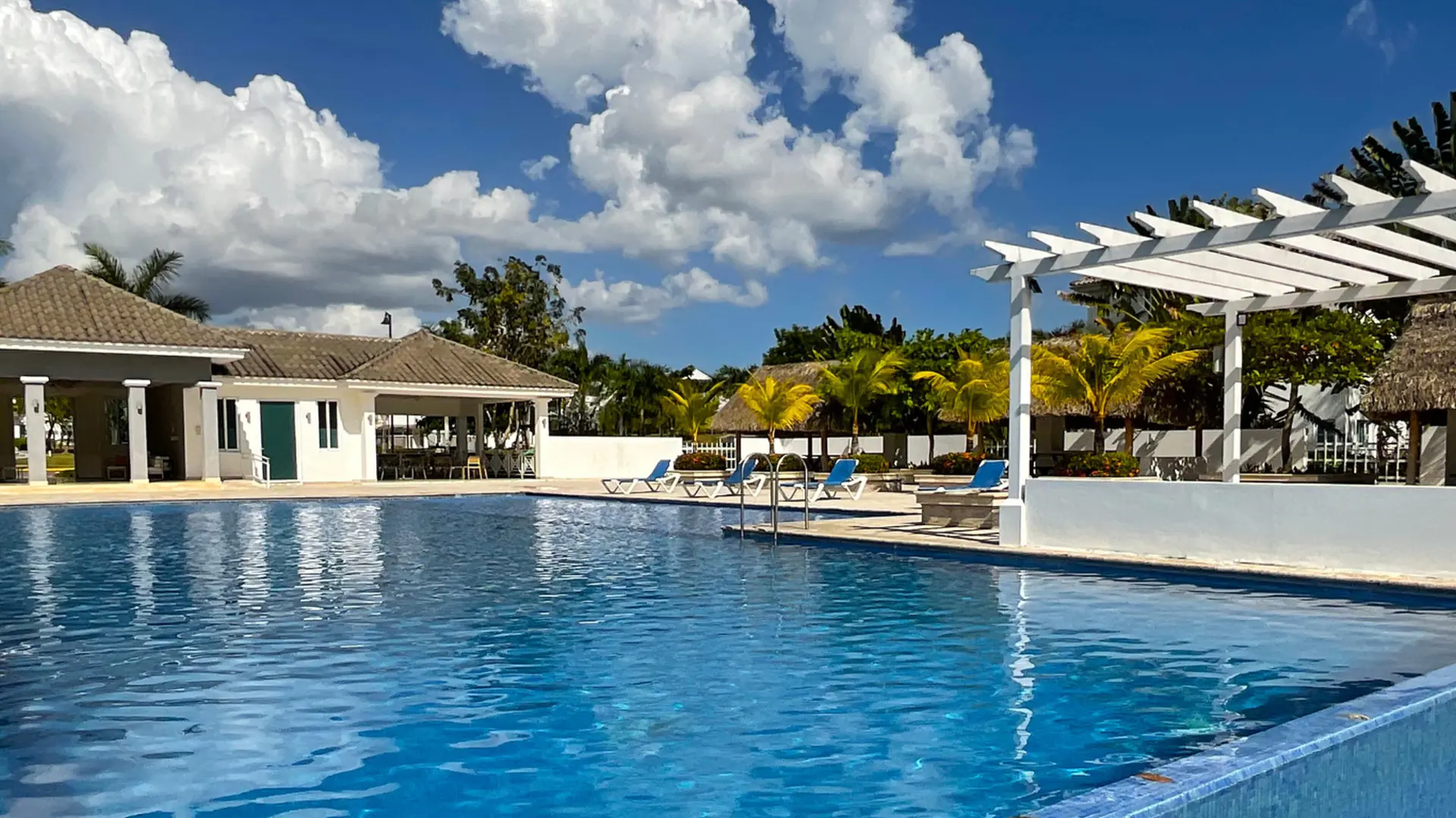 Bijao Beach Club swimming pool with pergola, part of the Veranera community amenities