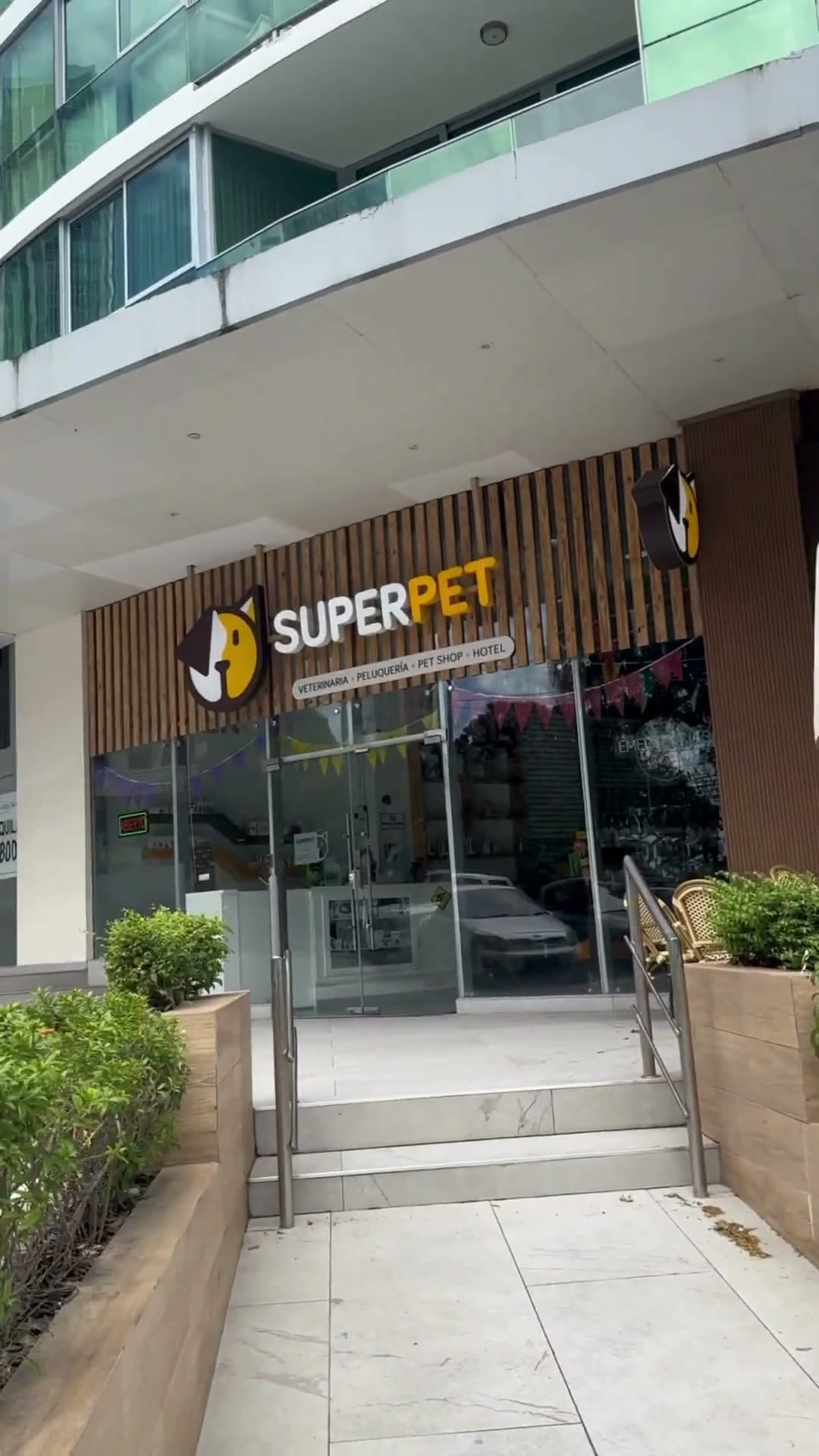 Park Shops storefront with its entrance steps at Allure at the Park