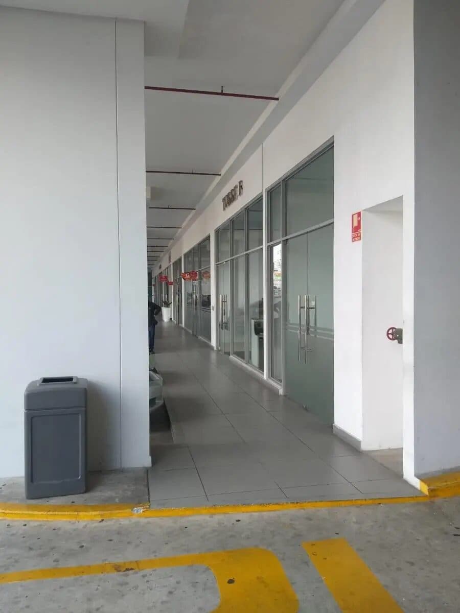 Commercial corridor with glass storefronts at Torres de Castilla Comercial