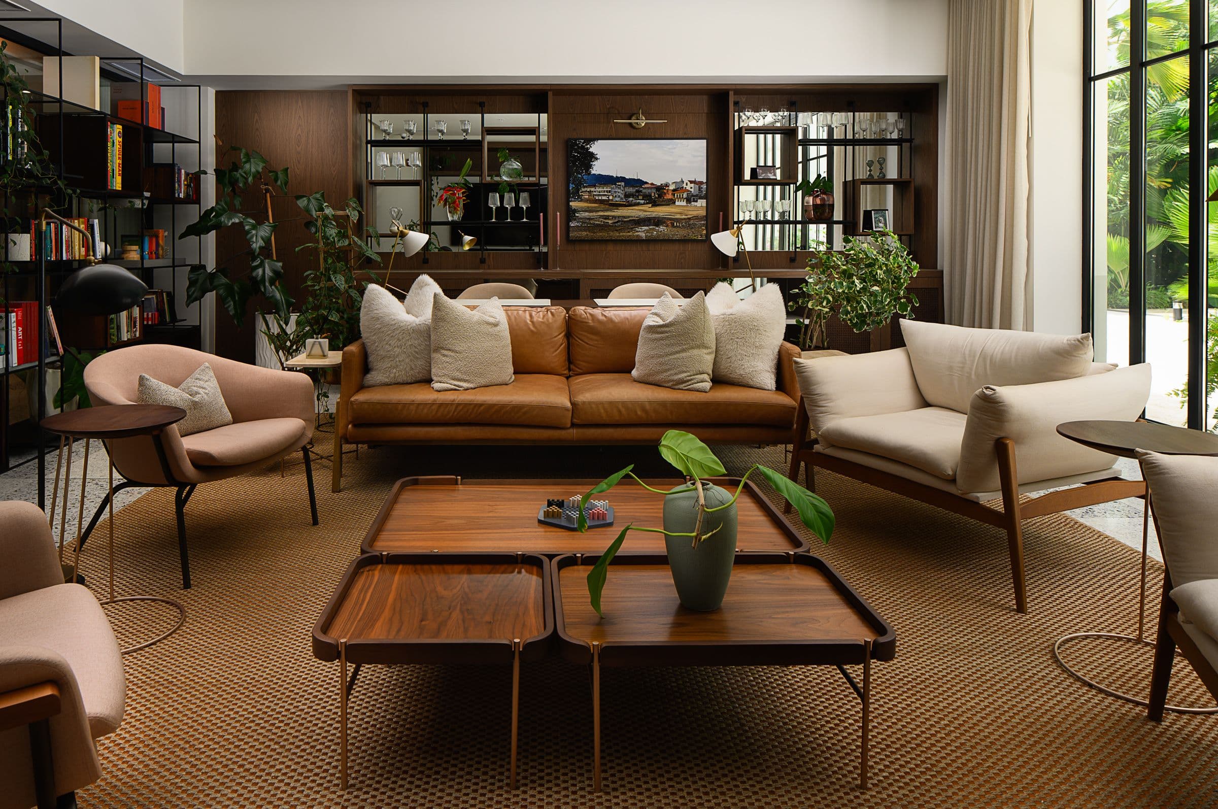 Resident lounge with mid-century furniture at Vanguardia