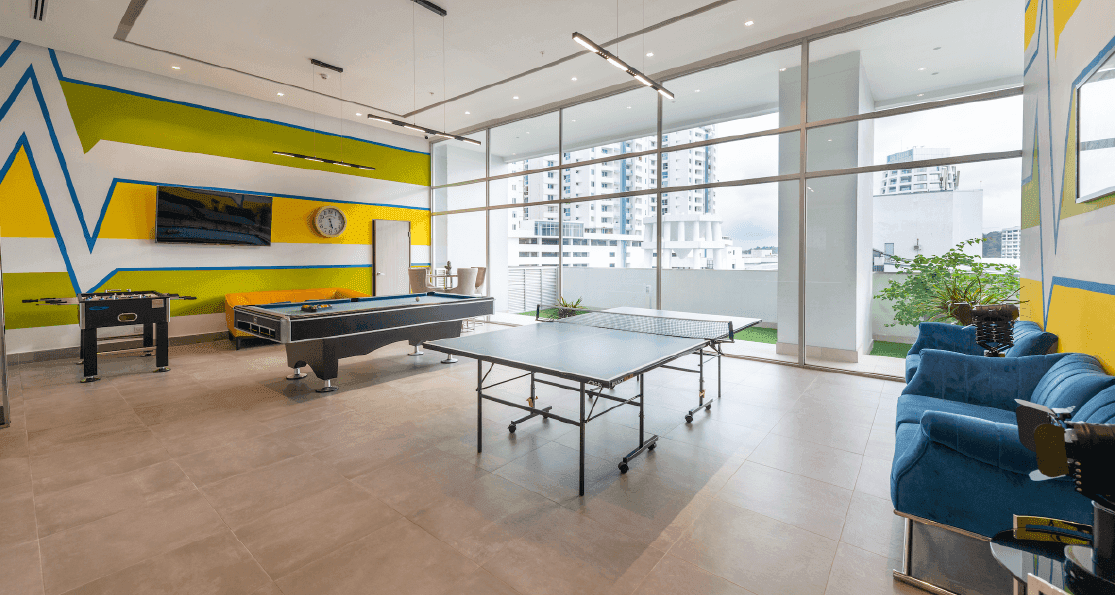Vivendi Green game room with pool and ping-pong tables