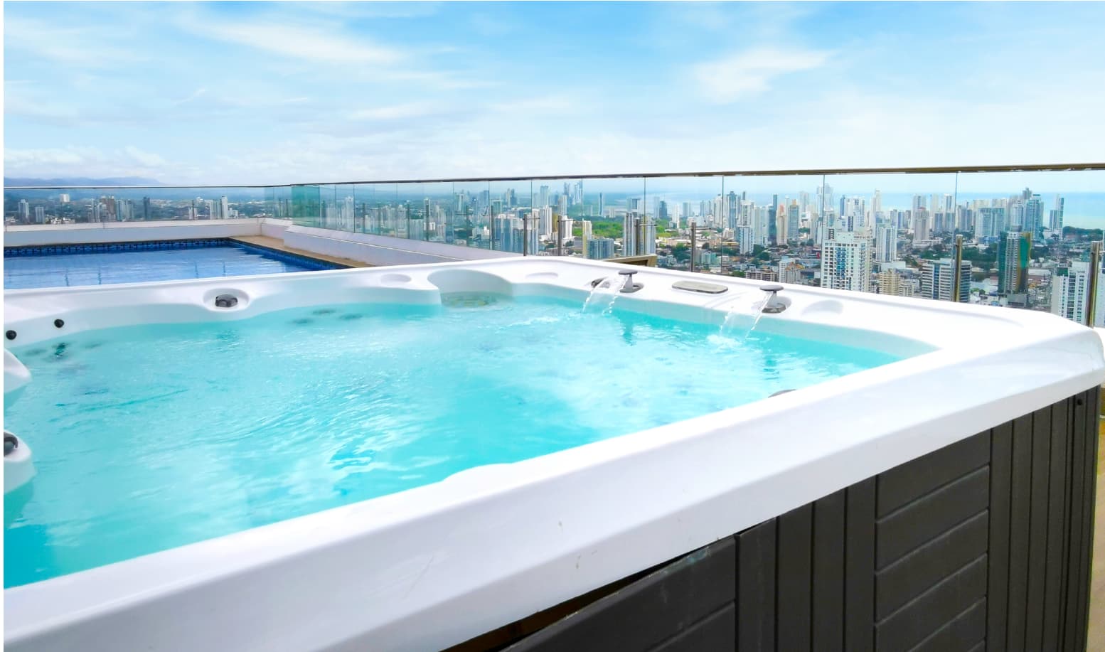 Pacific Park rooftop jacuzzi overlooking Panama City